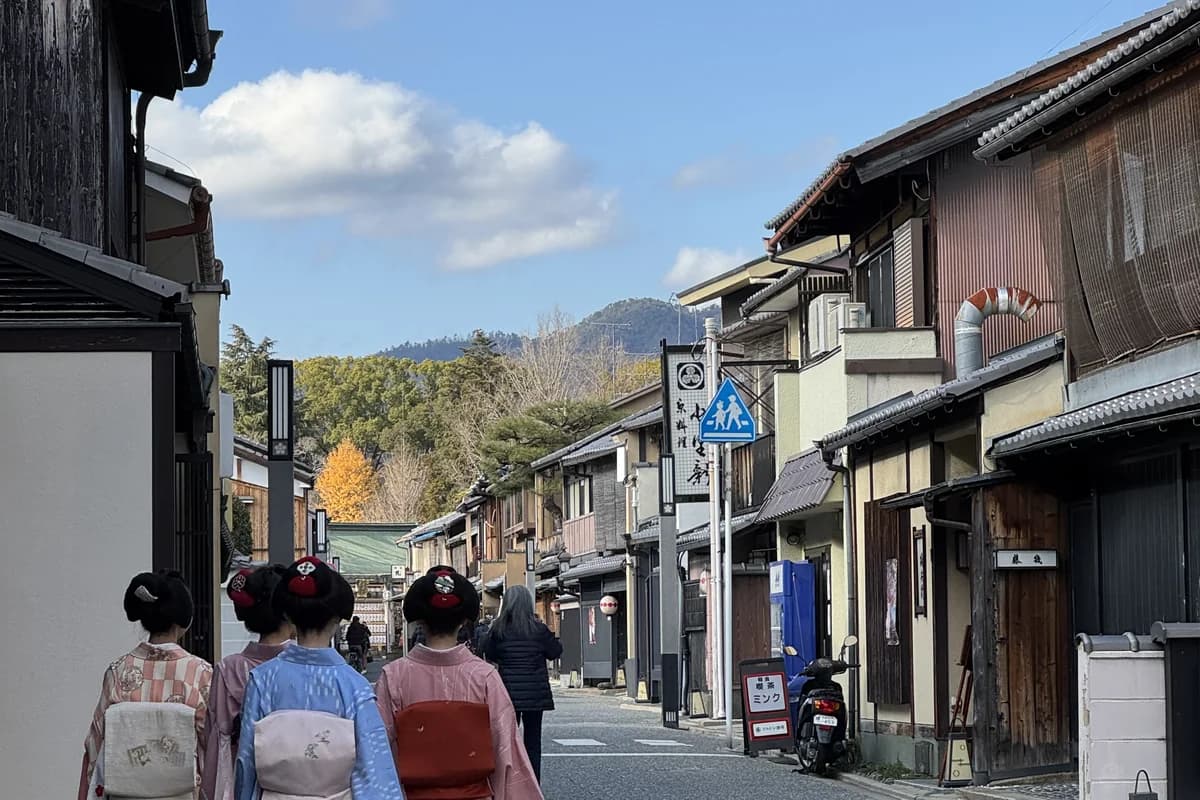 京都的传统街景 — 完成美元兑换后游览的游客热门区域