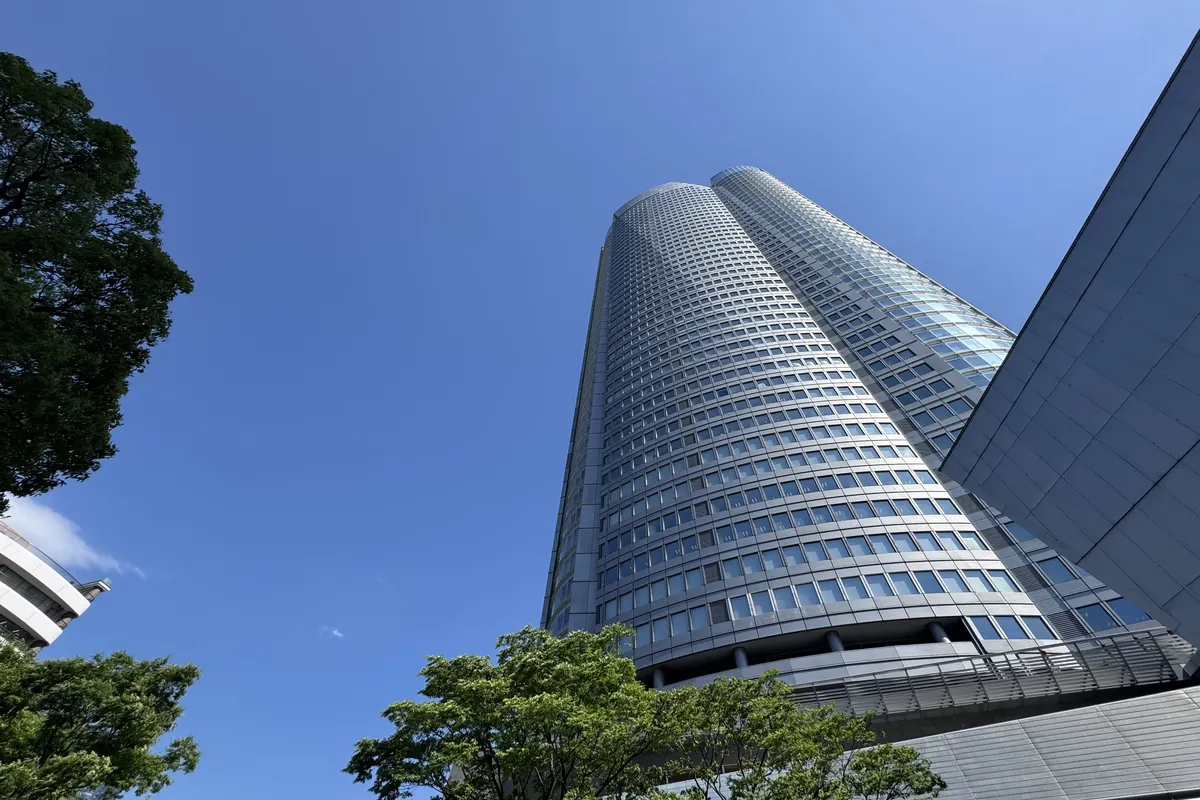 六本木ヒルズ Mori Tower の見上げショット