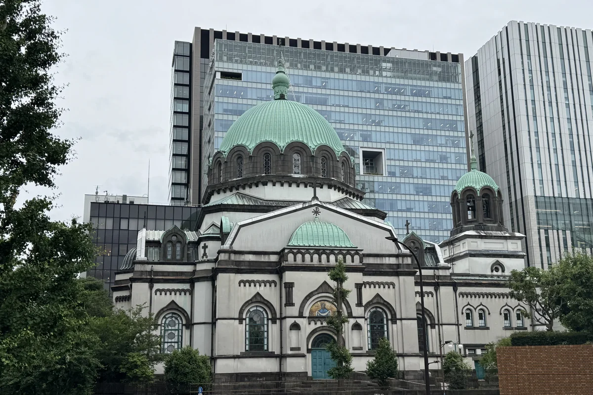 ニコライ堂と御茶ノ水の高層ビル — 1891 年 × 21 世紀の対比