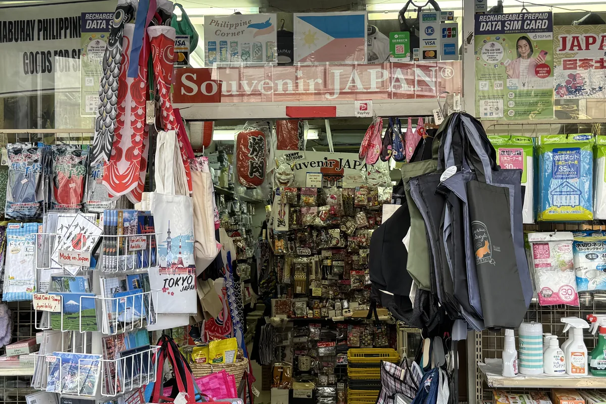 ドンキ六本木店のコスメ・食品コーナー
