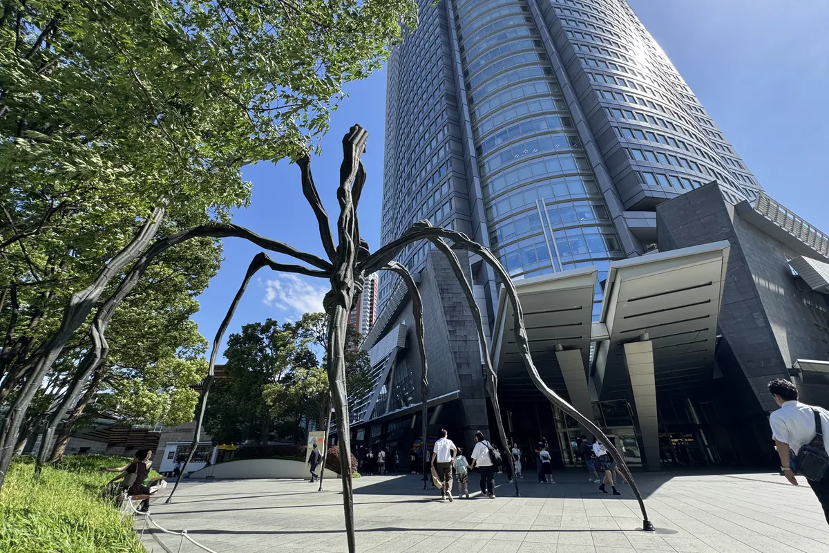 六本木ヒルズの「Maman」(ルイーズ・ブルジョワ作) — 待ち合わせ定番スポット