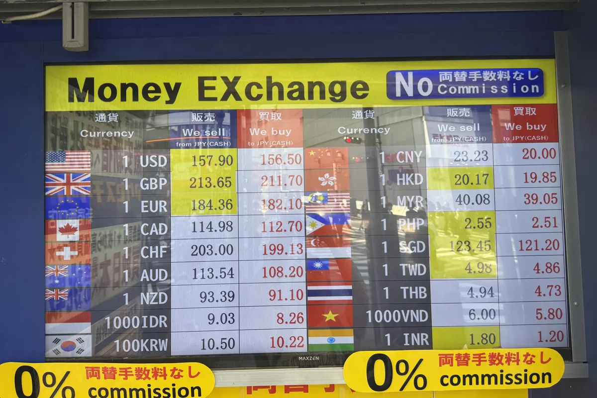 新宿の MAXZON Money Exchange — CNY を含む 19 通貨の「0% commission」店